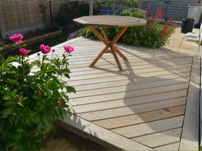 Réalisation d'une terrasse en bois à Saint-Malo. par Hugo Pauchard - HP Bois Menuiserie - Saint-Malo