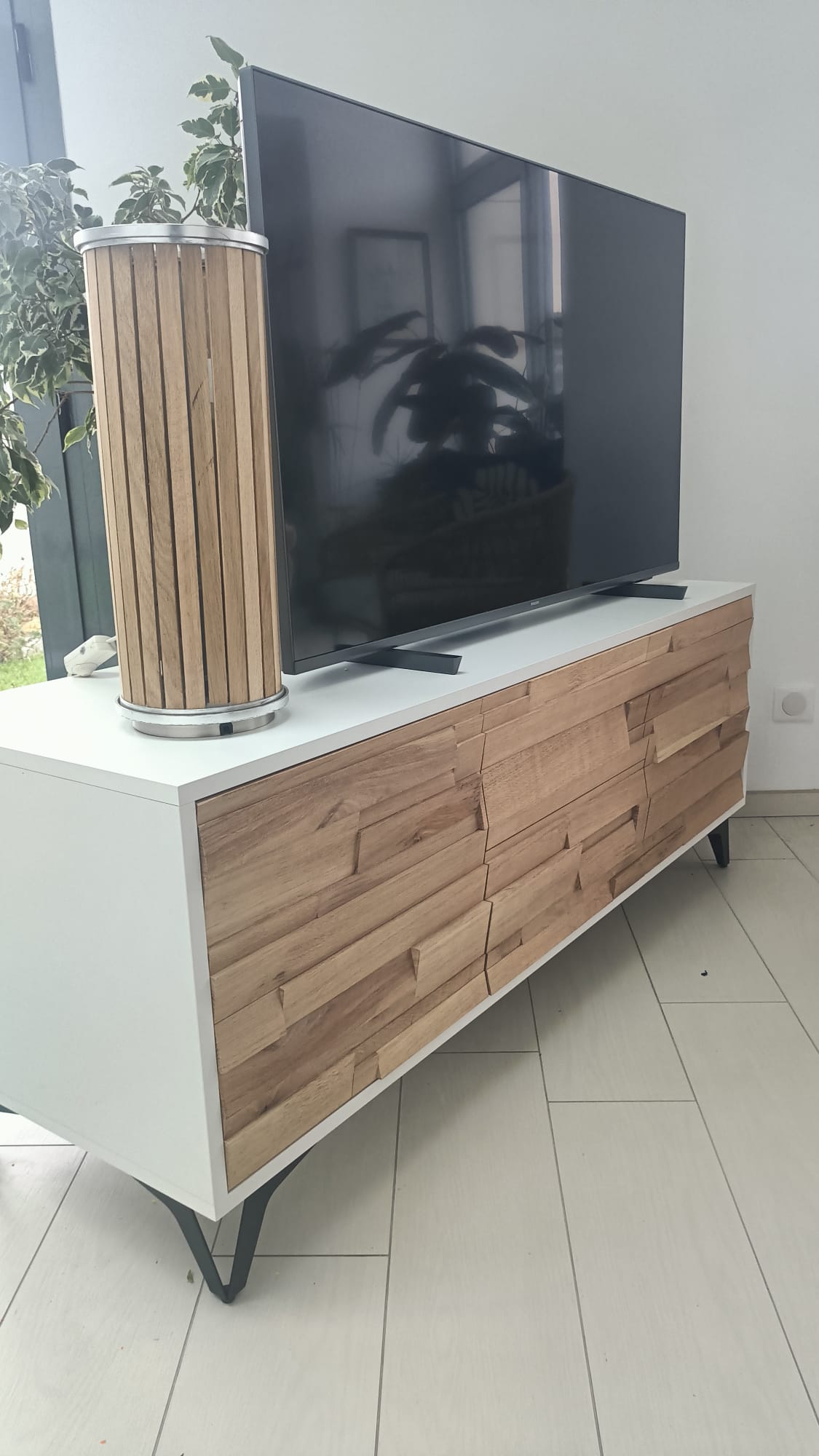 Réalisation d'un meuble TV pour un client particulier de Saint-Malo. par Hugo Pauchard - HP Bois Menuiserie - Saint-Malo