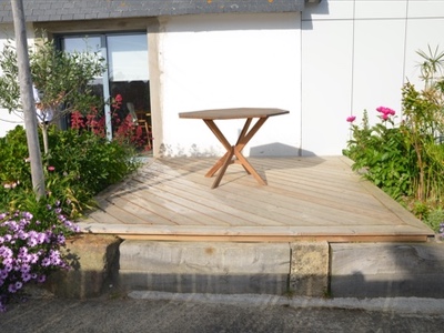 Réalisation d'une terrasse en bois à Saint-Malo. par Hugo Pauchard - HP Bois Menuiserie - Saint-Malo