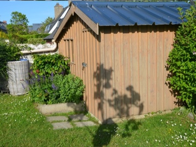 Réalisation d'un abri de jardin en bois à Saint-Malo. par Hugo Pauchard - HP Bois Menuiserie - Saint-Malo