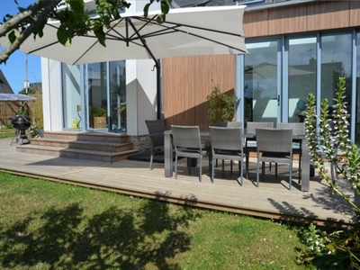 Réalisation d'une terrasse en bois à Saint-Malo. par Hugo Pauchard - HP Bois Menuiserie - Saint-Malo