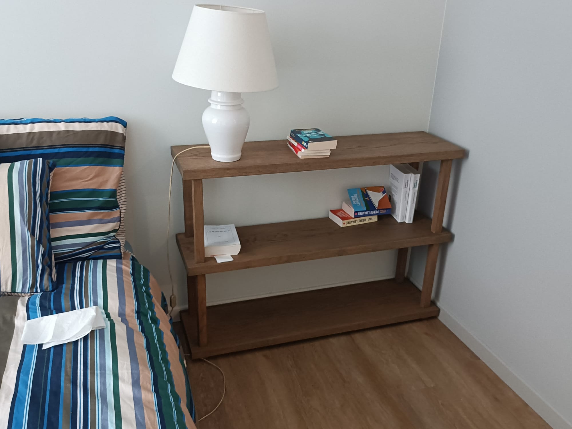 Fabrication de tables de chevet en chêne massif. Finition huilée à Saint-Malo. par Hugo Pauchard - HP Bois Menuiserie - Saint-Malo